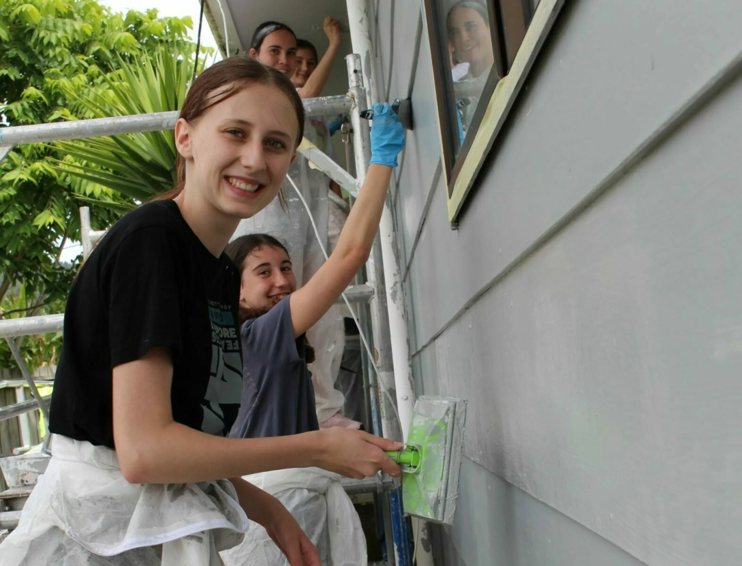 Waikato Dio students paint a house with Habitat for Humanity web2