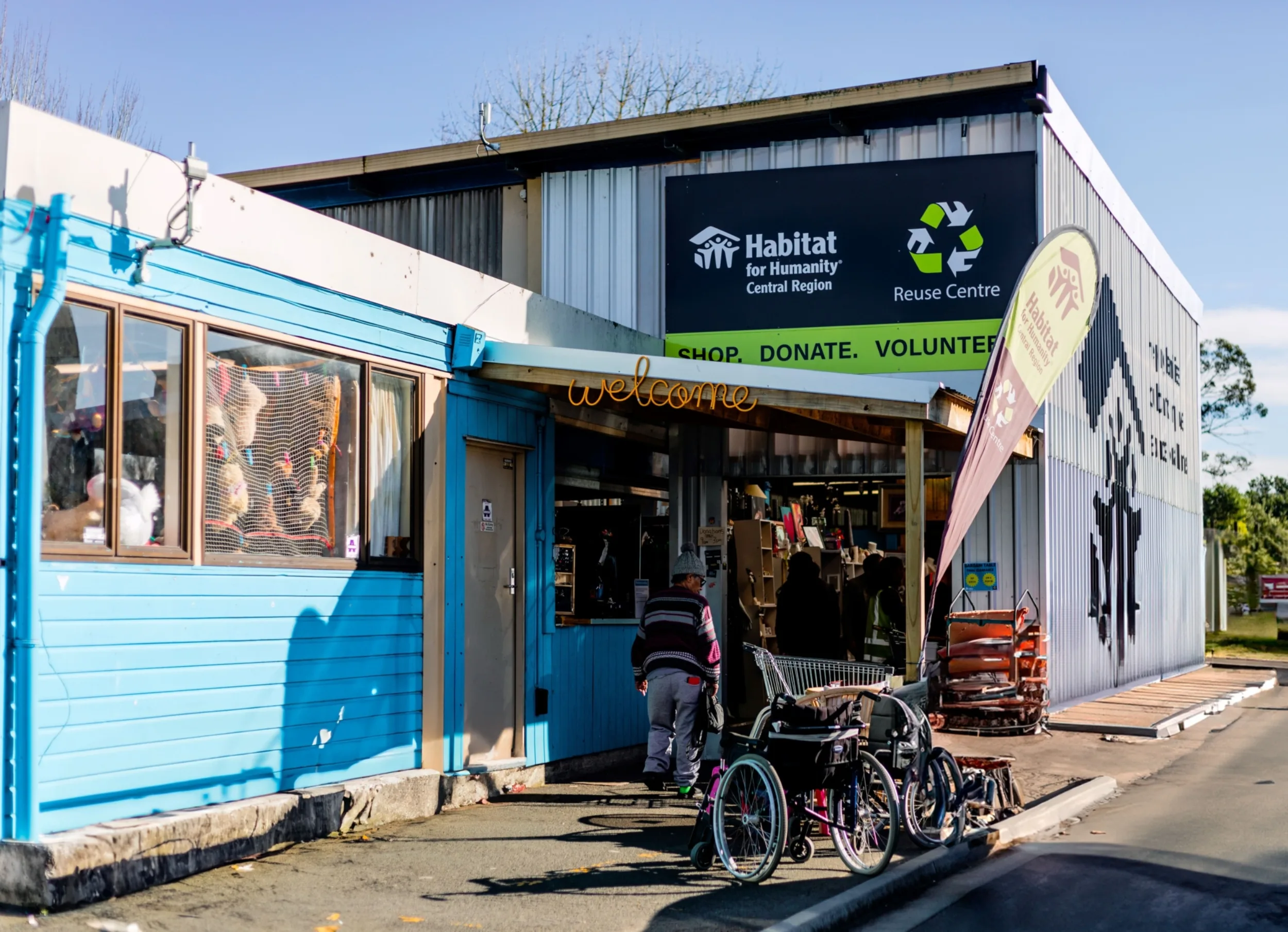 SELENA Lincoln St 7383 Megan Udy